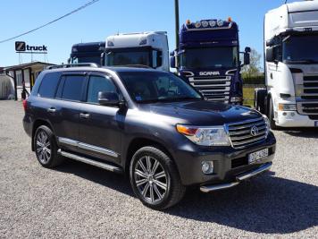 TOYOTA Land Cruiser 200 V8